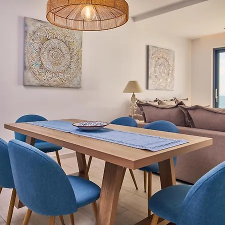 Sea Front Apartment *